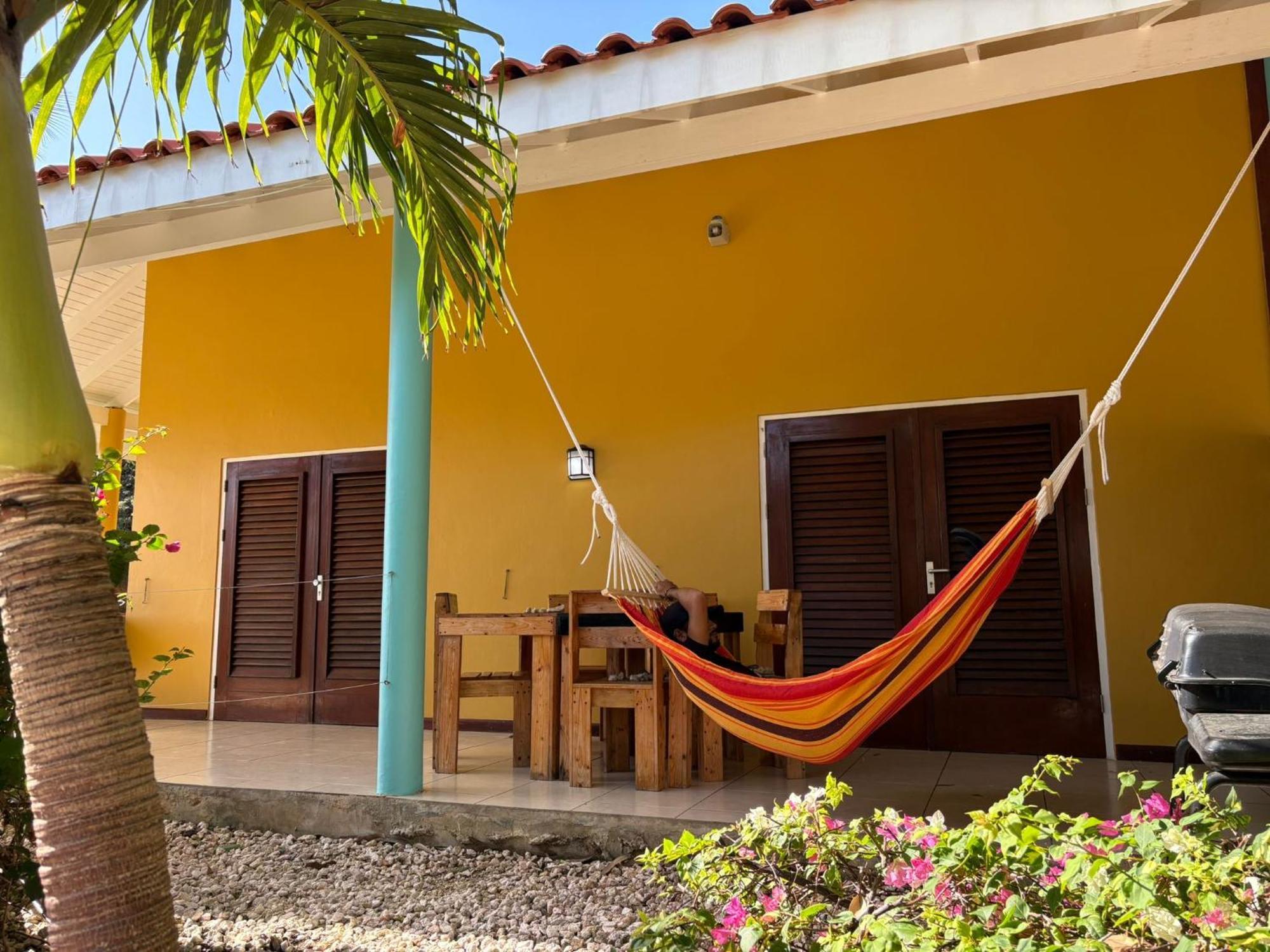 Centrally Located Spacious Apartment Willemstad Exterior photo